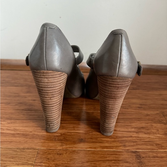 Banana republic peep toe heels - Picture 5 of 5